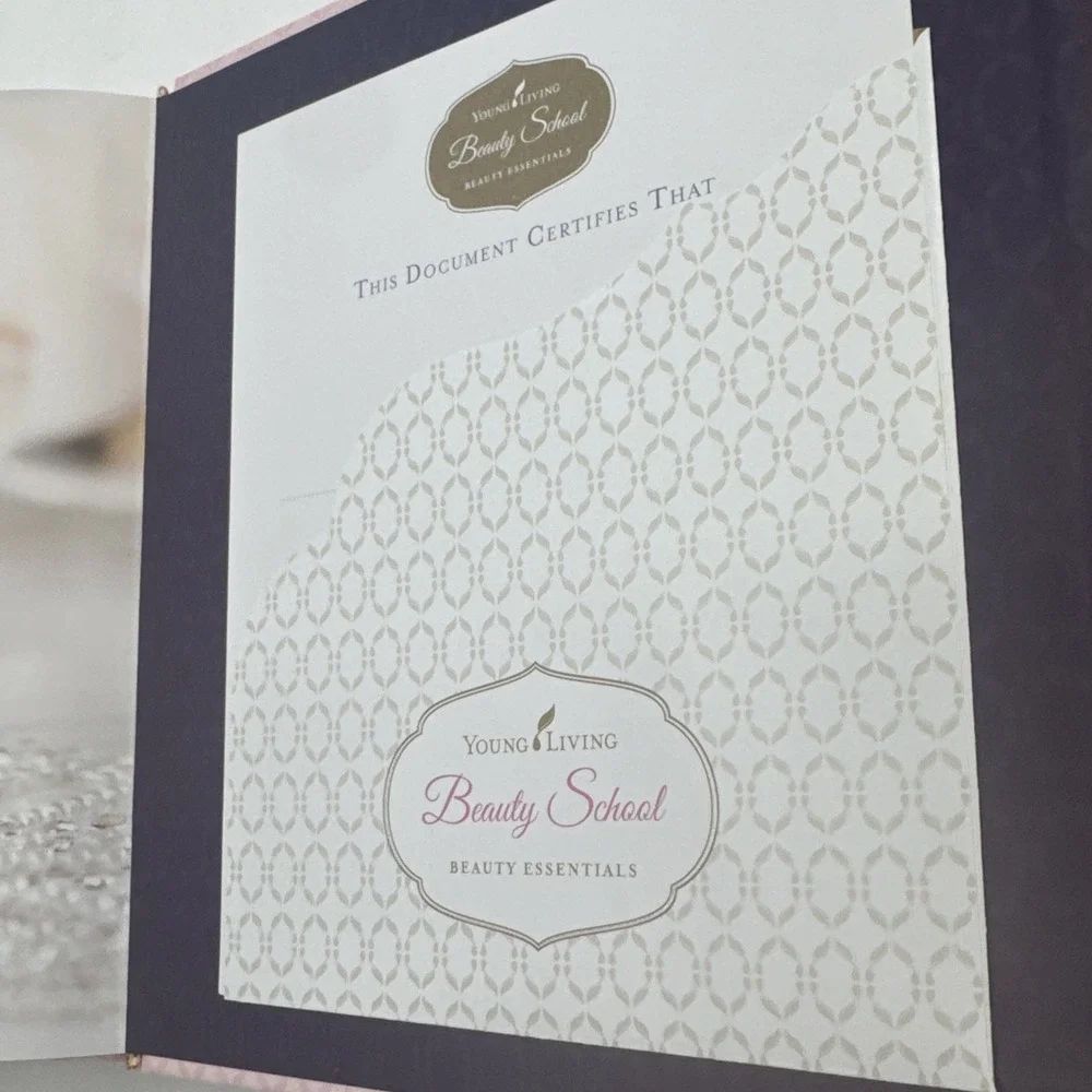 YOUNG LIVING ESSENTIAL OILS Beauty School BEAUTY ESSENTIALS 2018 Book w/ Sleeve